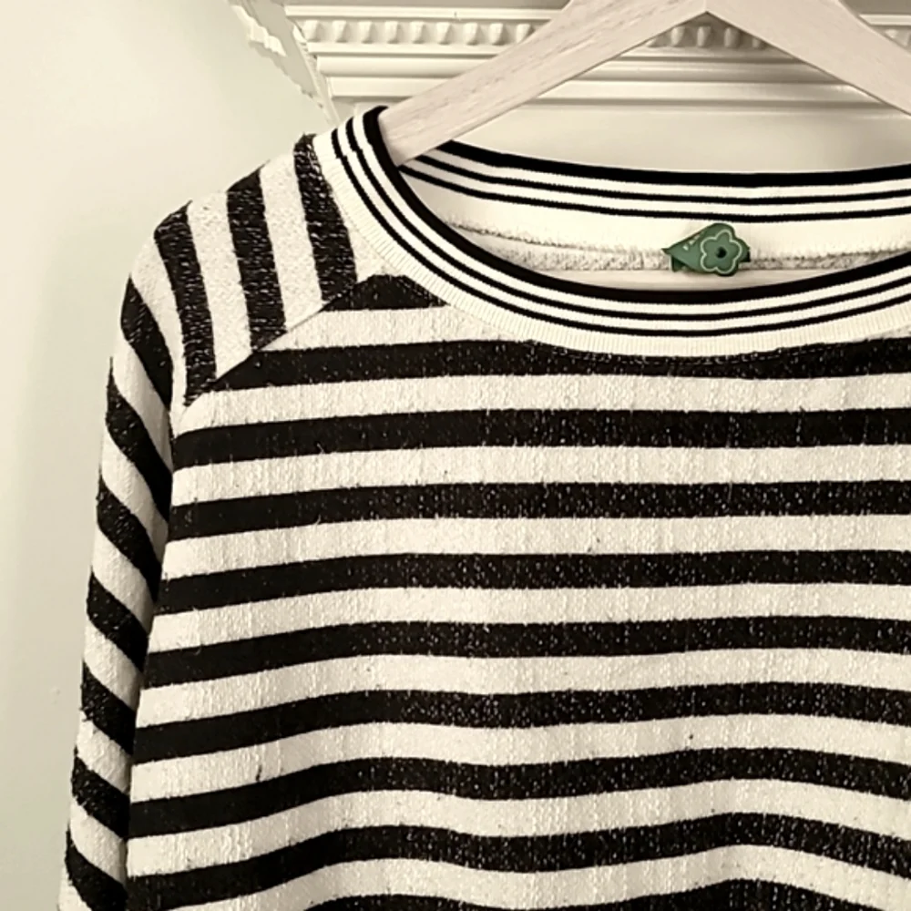 Striped Cropped Long-Sleeve Top - Black & White - Picture 2 of 7